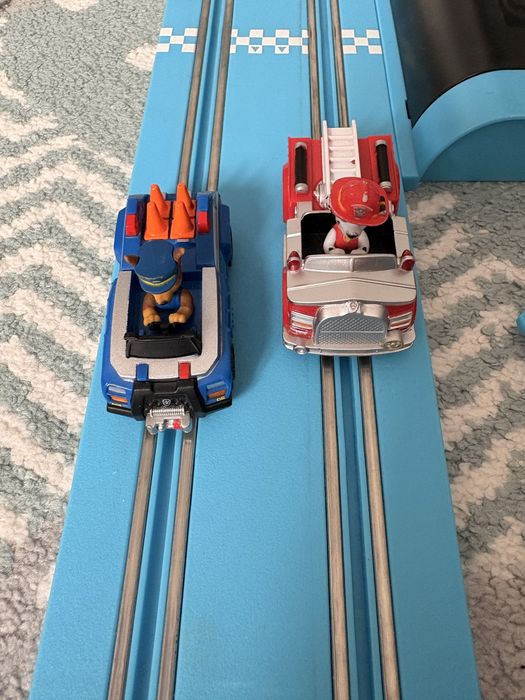 Pista 2 masinute Paw Patrol, cu Chase si Marshall