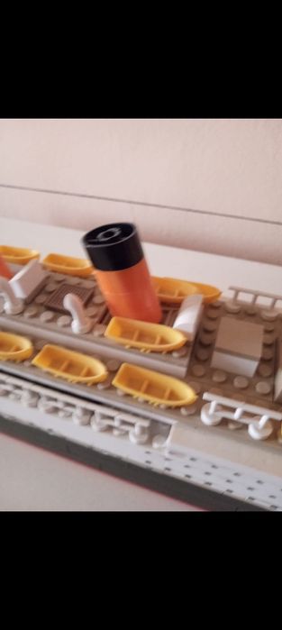 Vând Lego Titanic
