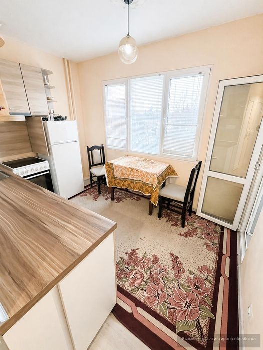 Двустаен апартамент в ж.к. Обеля .