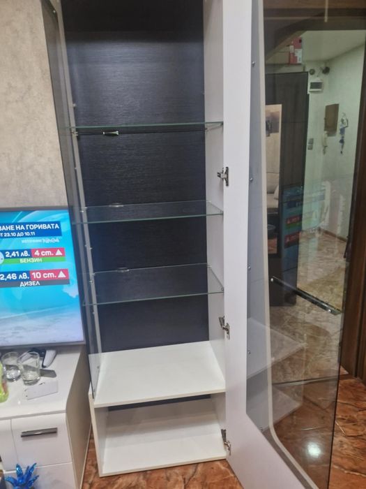 Продам чисто нова секция още има фолио от закупуването и.