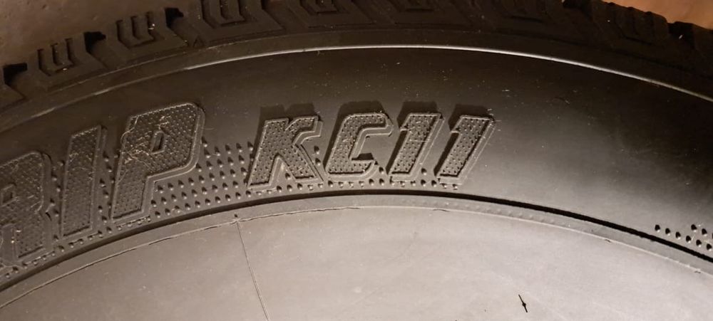 Шины зимние, для джипа. Коплект.