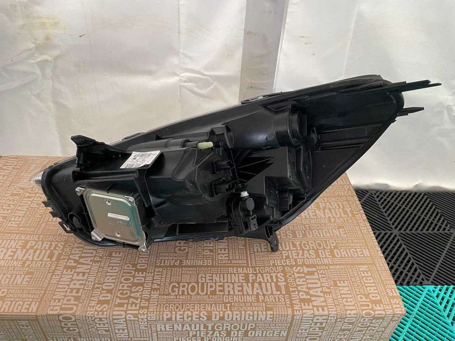 Far dreapta complet full led Renault Clio 4 nou original Renault