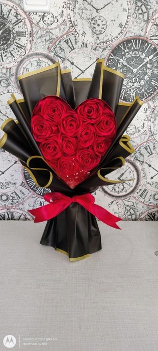 Букети и аранжировки от сатенени рози
