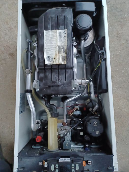 Centrala termica Ariston  Cares Premium EU 2