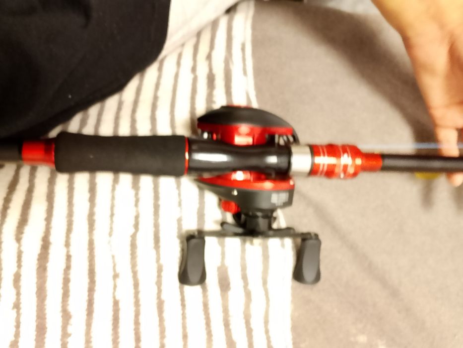 Продам кастинговый спиннинг тест 8-15 длина 240