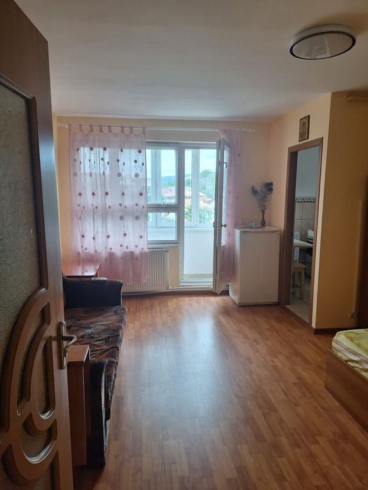 Închiriez garsonieră