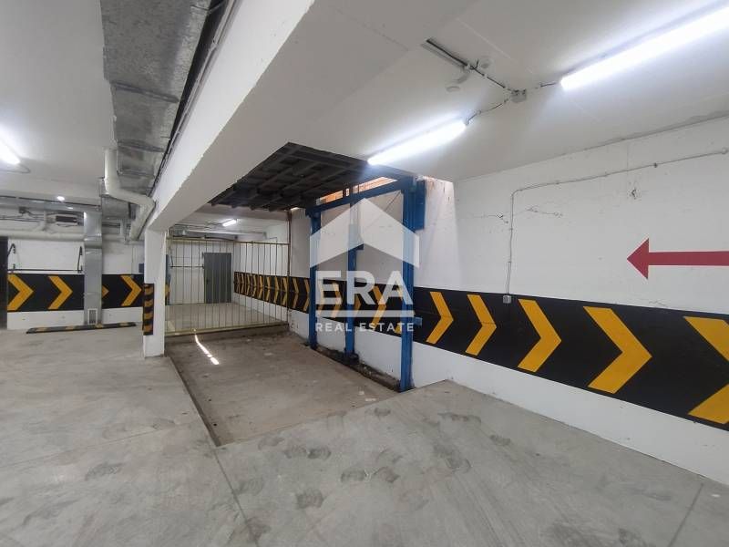 Продава се Гараж / Паркомясто в Варна, Лятно кино Тракия - 137 кв.м за 548 €/кв.м - Снимка #4