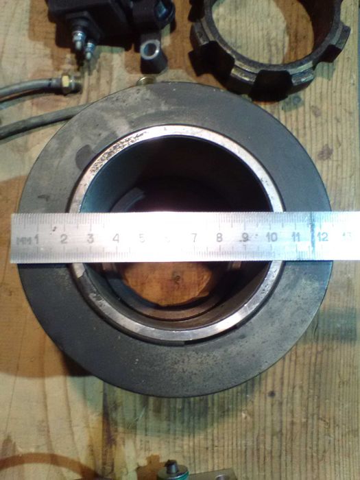 Продам выжимной подшипник автомобиля МАЗ.