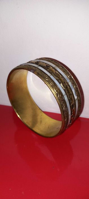 Bratara veche din alama cu sidef