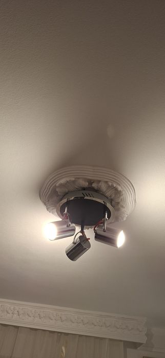 Plafoniera cu 3 spoturi led