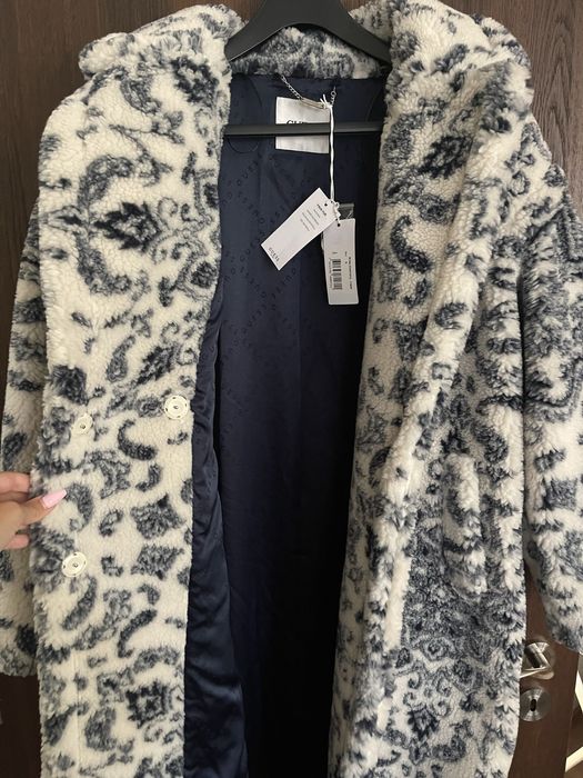 Уникално палто Guess