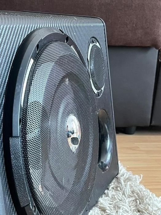 Продавам бас каса Peiying