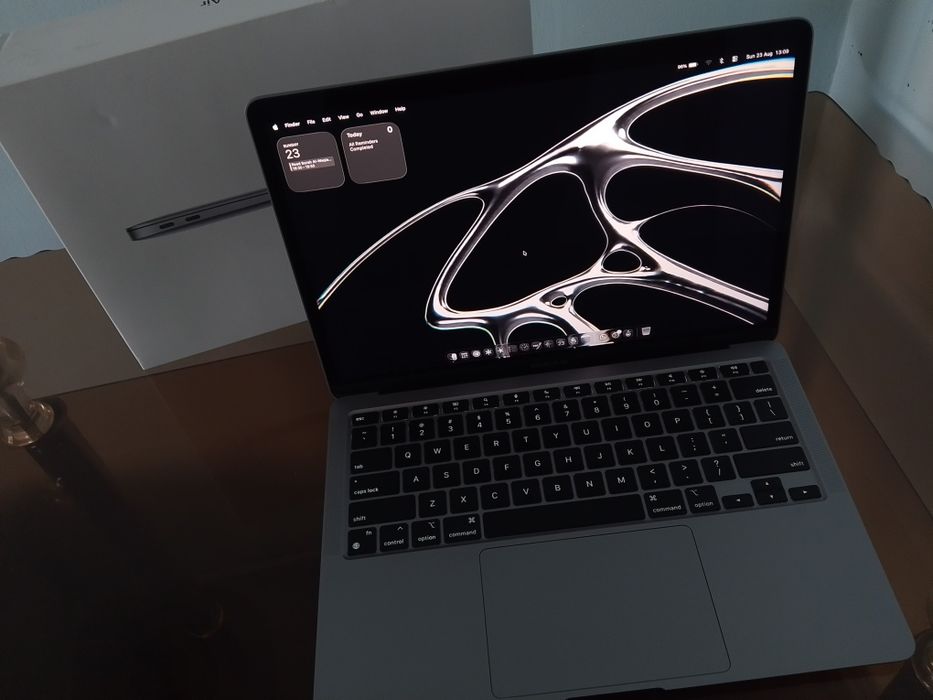 Macbook air M1 sotiladi