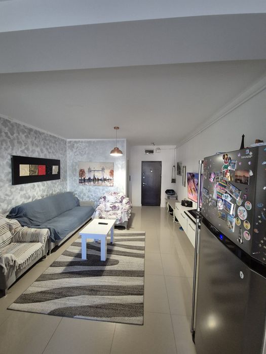 Vând apartament 3 camere în  Dumbrăvița