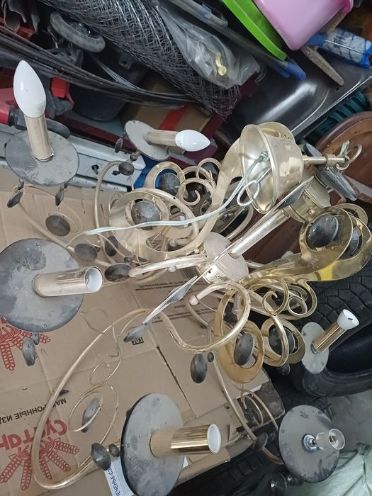 Продам люстру 1500