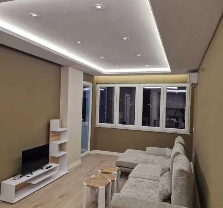 Дава се под наем Двустаен апартамент в София, Студентски град - 80 кв.м за 450 € - Снимка #1