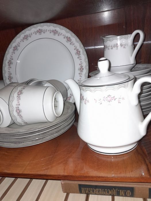 Сервиз чайный японский. На 12 персон 96 предметов.