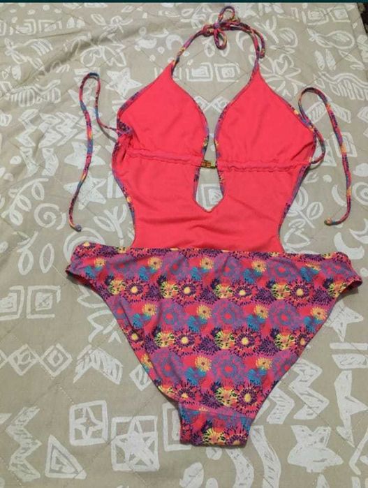 Costum de baie întreg, mărimea 44. Transport 5 lei