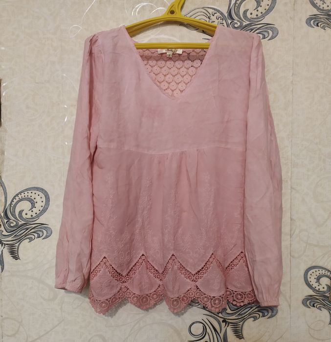 Женская рубашка с потертостями