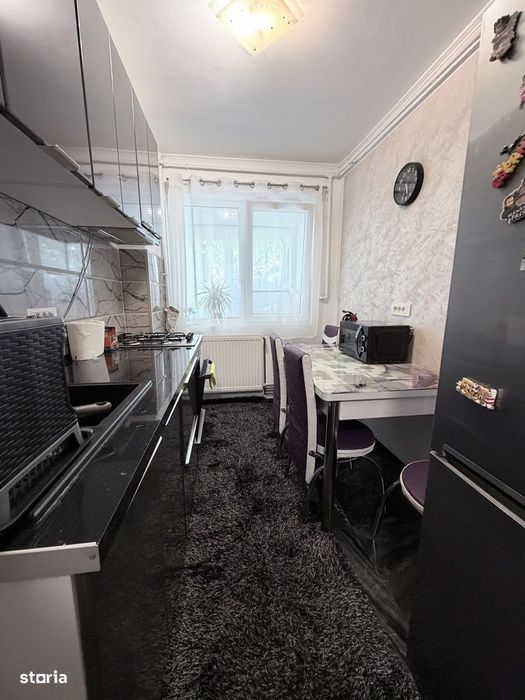 Vand 2 cam Libertatii renovat complet [etaj 2]