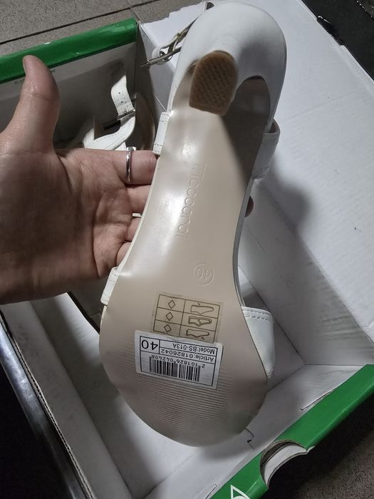 Продам женские туфли