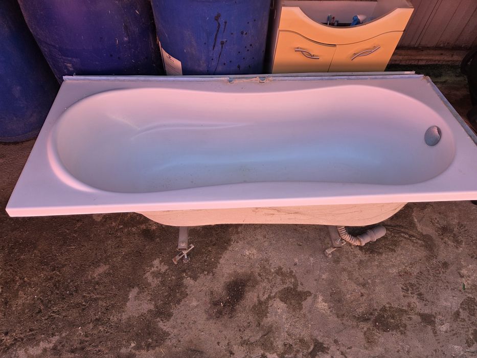 Vând cadă pentru baie in stare foarte bună