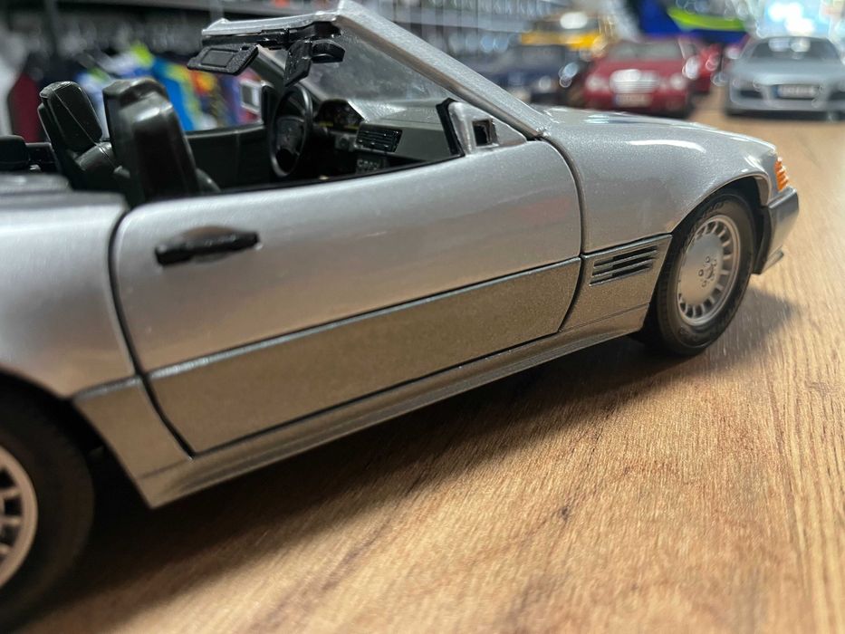 BBURAGO колекционерски модел MERCEDES SL500 ROADSTER 1992г. 1:18