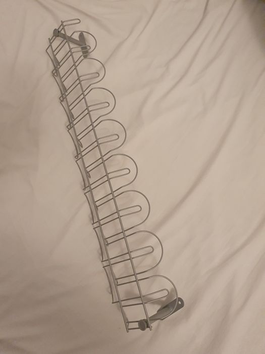 Vând tavita cabluri pentru birou