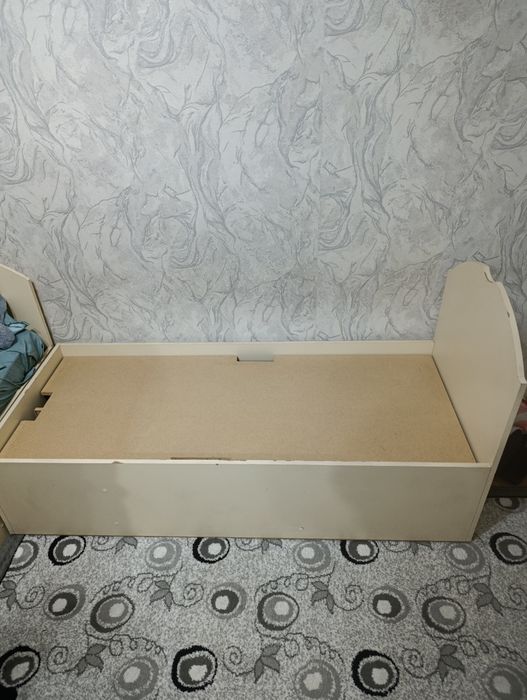 Кровать с матрасом