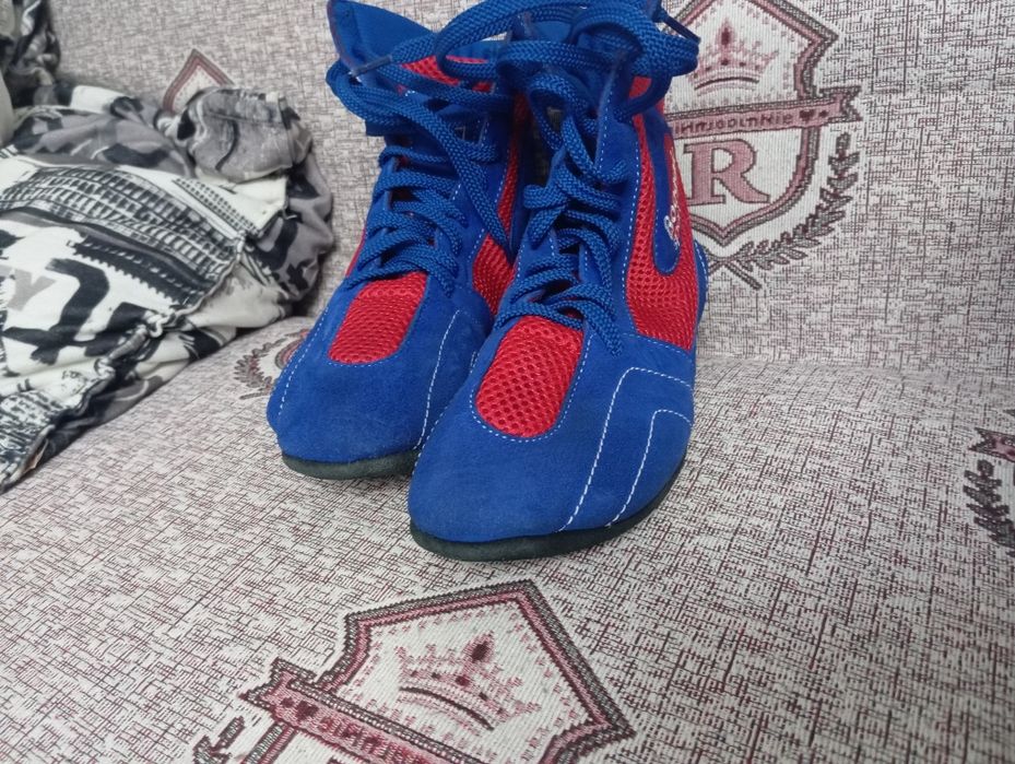 Продам борцовки для