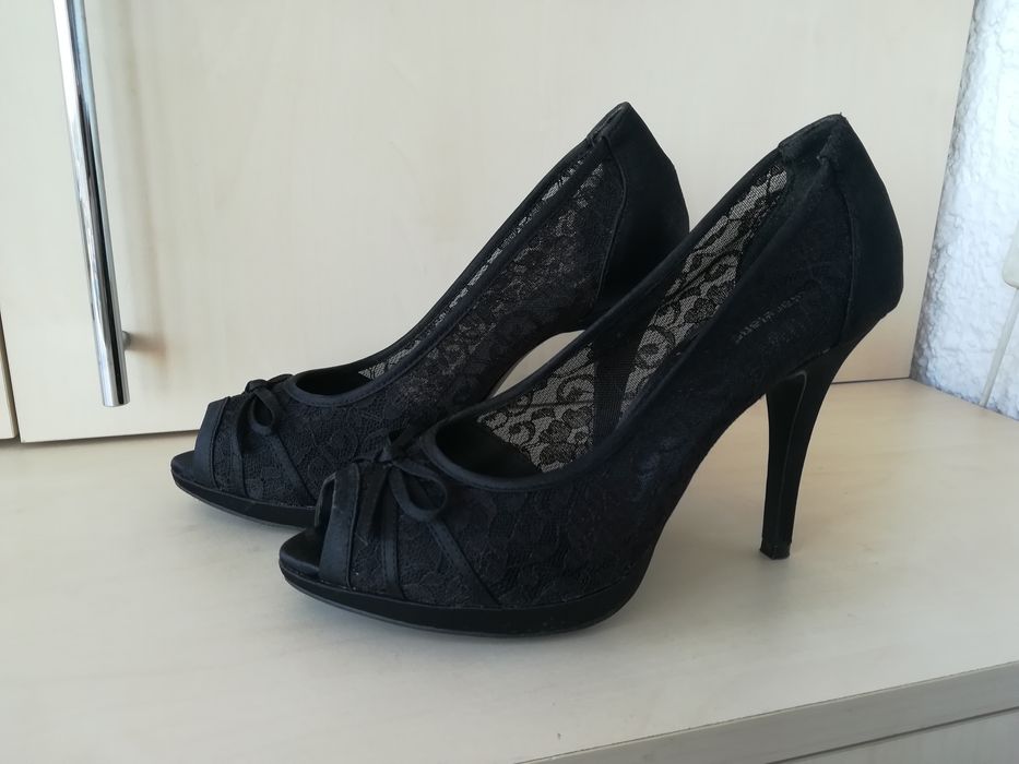Vând pantofi eleganți mărimea 38