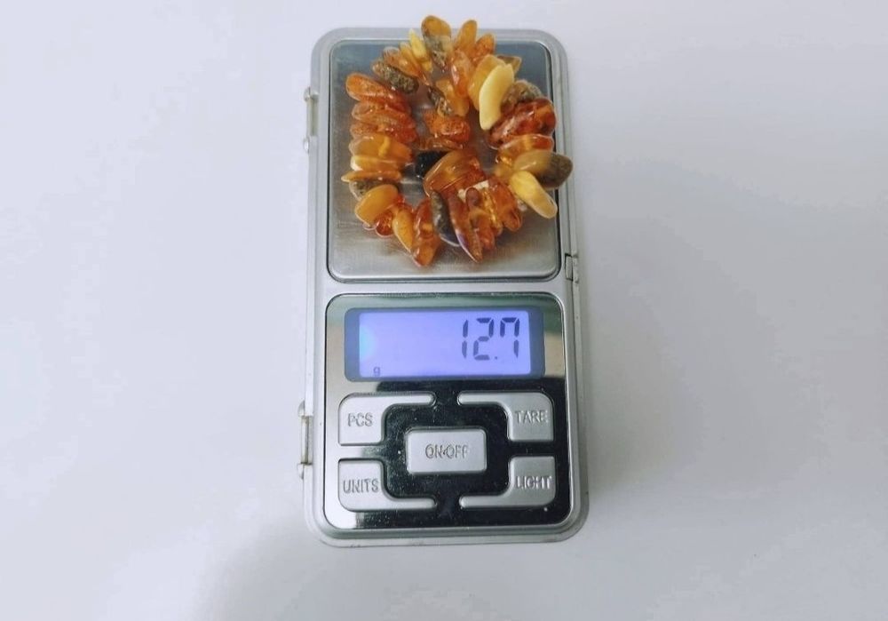 Veche bratara chips din chihlimbar natural baltic cu fragmente brute si slefuite elastica , in nuante de cognac, butterscot, brun