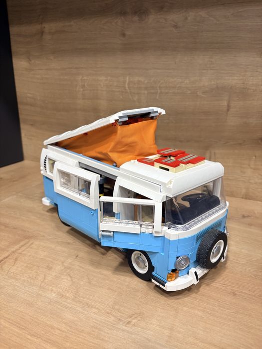 Mașinuță LEGO Volkswagen T2 Camper Van VW + surf board