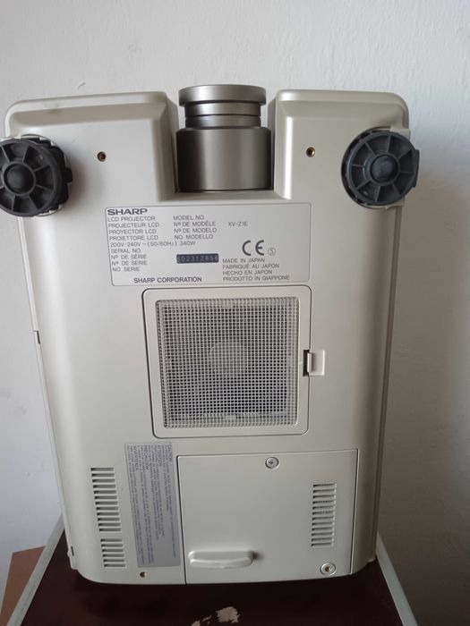 Videoproiector SHARP XV-Z1E + telecomandă