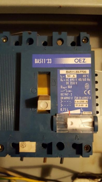 Автоматичен прекъсвач ÷ кутия