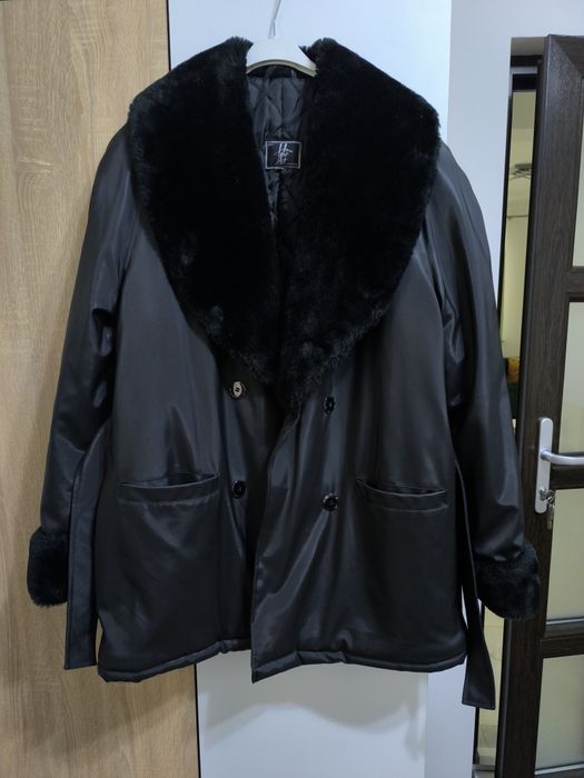 Geaca groasa ,matlasată ,de culoare neagra,pentru bust 130