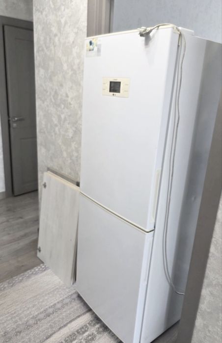 Продам Холодильник LG