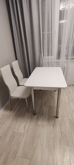 Стол с 3 мя стульями