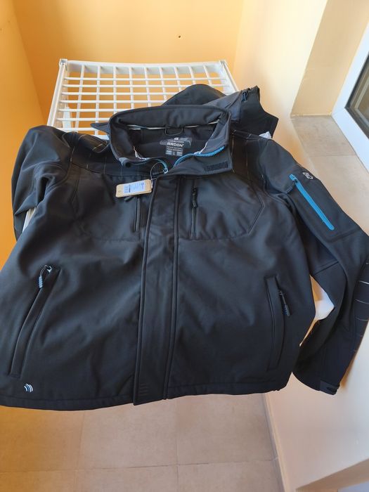Спортно яке чисто ново размер L