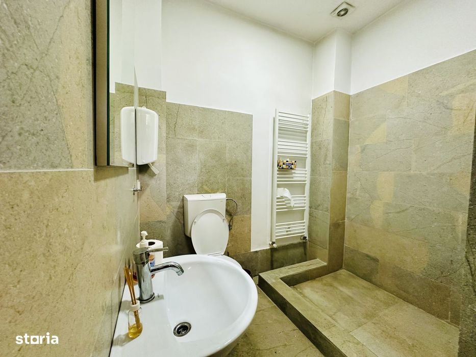 Casa cu curte comuna, parter si mansarda, 130 mp — zona centrala, Cl