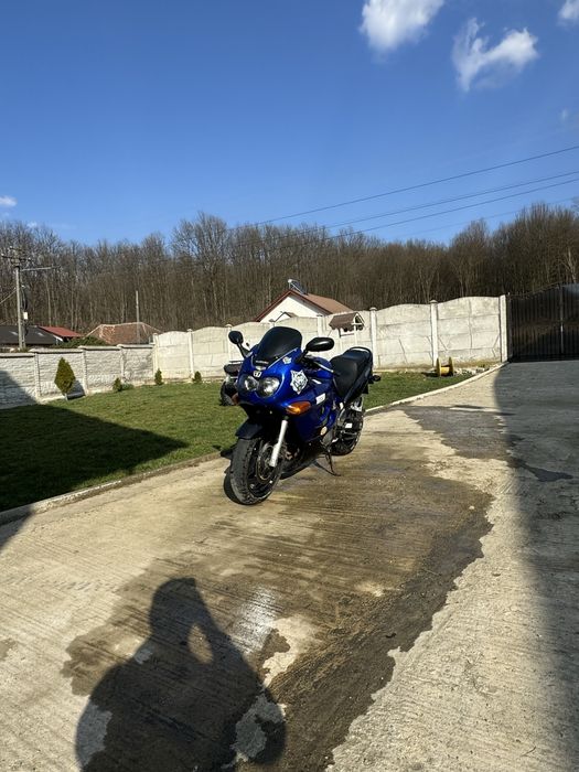 Vând/Schimb Suzuki gsxf600 din 2004