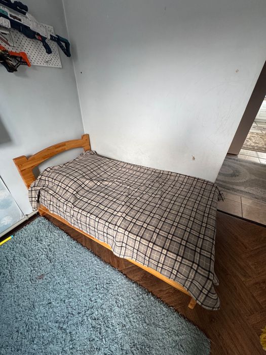 Продам кровать из массива дерева