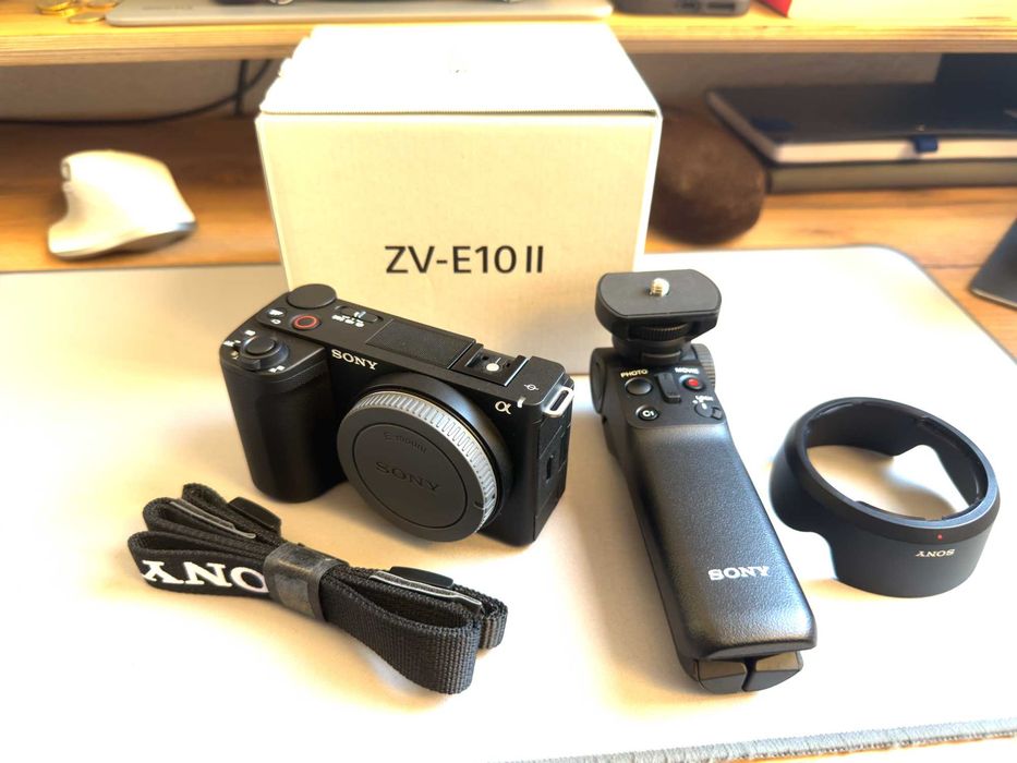 Sony ZV-E10 II + аксесоар Sony GP-VPT2BT + Sony станция за зареждане на батерии