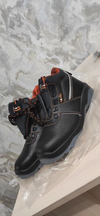 Ботинки рабочие новые