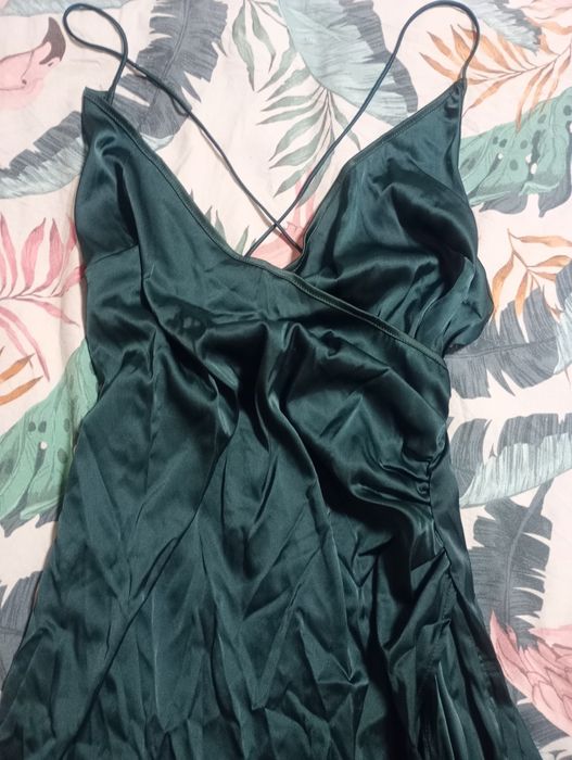 Зелена дамска рокля сатен