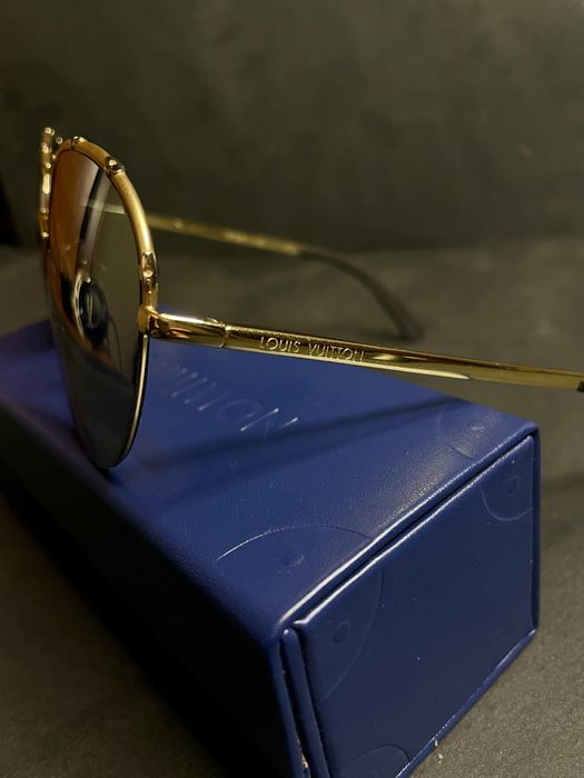 Ochelari de soare Louis Vuitton - model unisex cu rama aurie