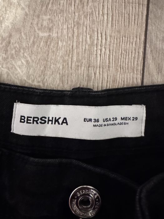 Blugi rupți Bershka, mărimea 36, condiție foarte bună