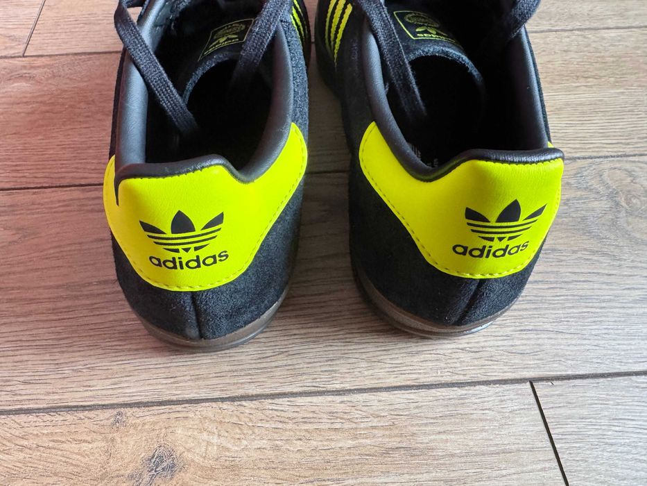 Кецове / Маратонки Adidas Gazelle EU 42 / US 8.5 – като нови, носени 1 път, с кутия