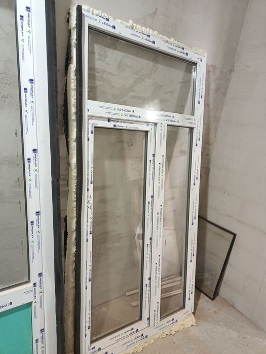 Продам пластиковый оконо балконный блок