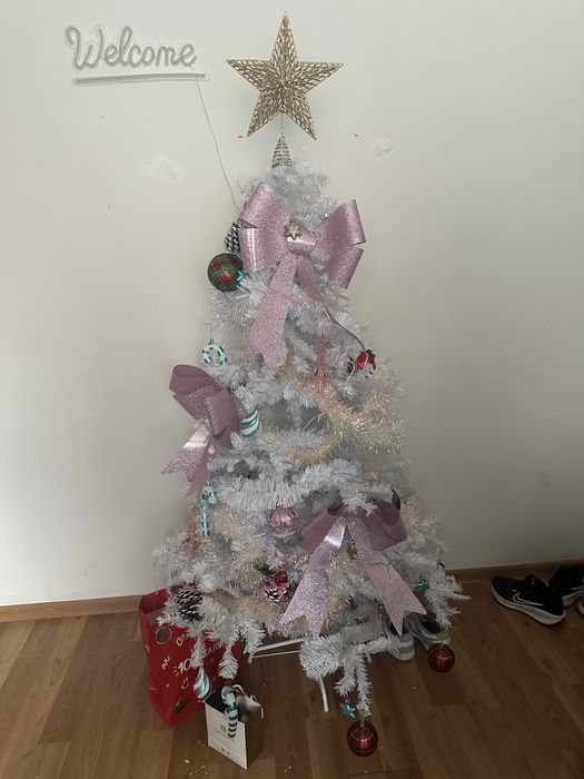 Brad dexorat nou nouț